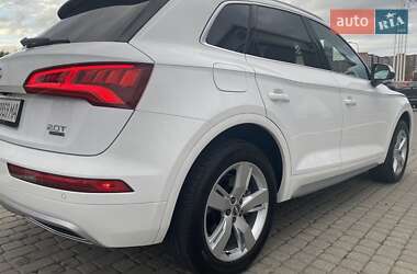 Внедорожник / Кроссовер Audi Q5 2018 в 