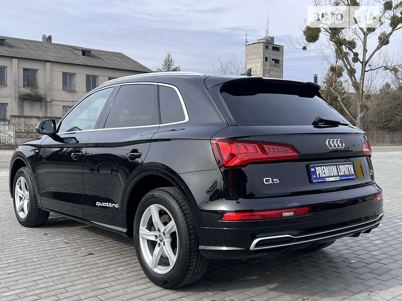 Внедорожник / Кроссовер Audi Q5 2017 в Лопатине