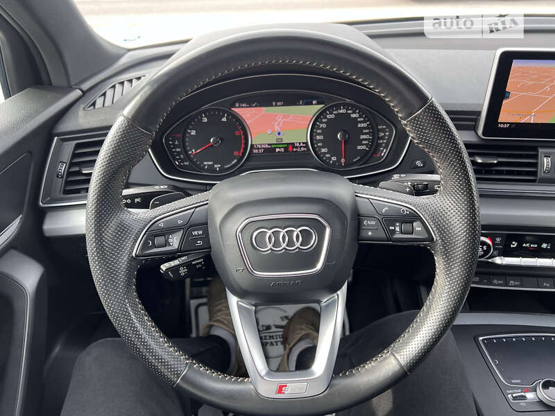 Внедорожник / Кроссовер Audi Q5 2017 в Лопатине