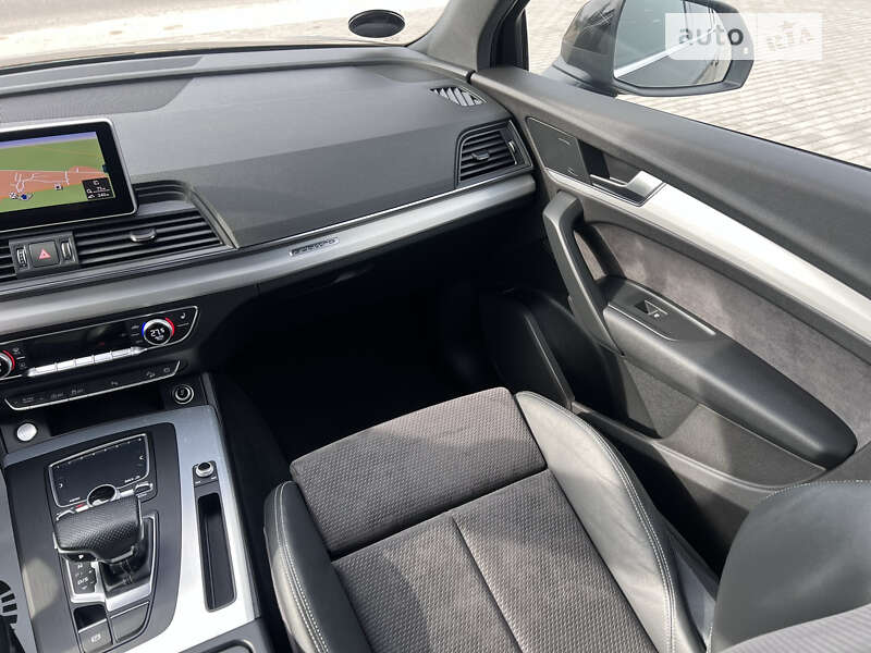 Внедорожник / Кроссовер Audi Q5 2017 в Лопатине