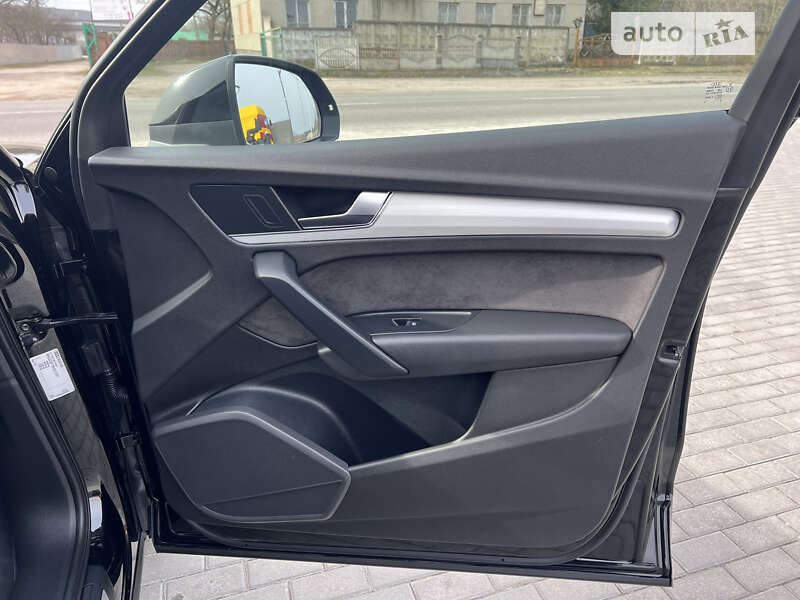 Внедорожник / Кроссовер Audi Q5 2017 в Лопатине