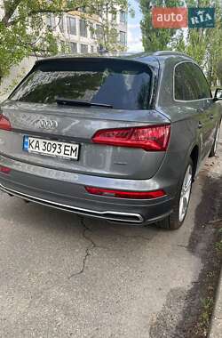 Внедорожник / Кроссовер Audi Q5 2017 в 