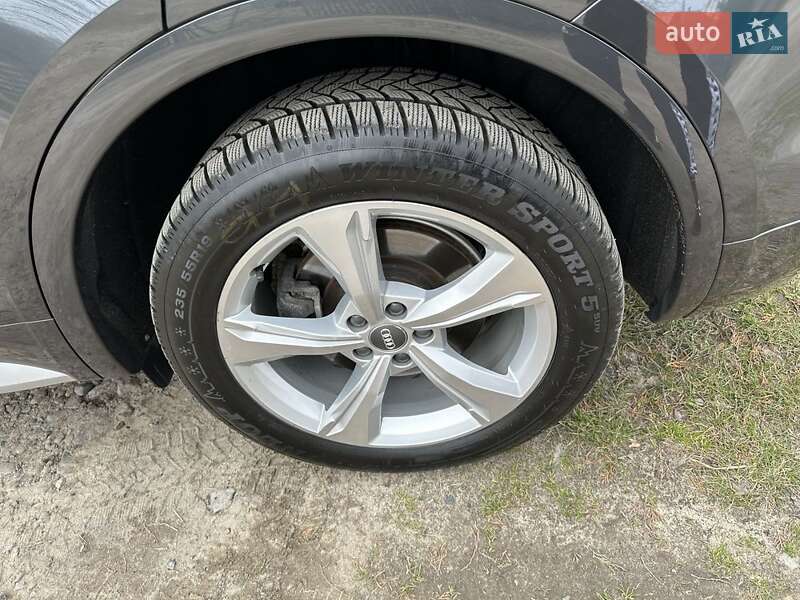 Внедорожник / Кроссовер Audi Q5 2019 в Львове