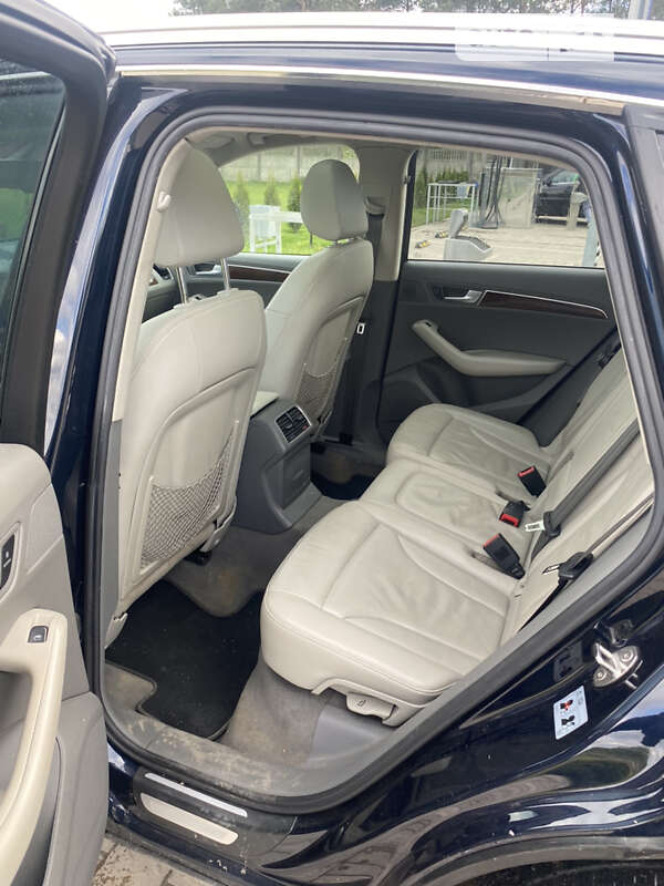 Позашляховик / Кросовер Audi Q5 2010 в Мостиській
