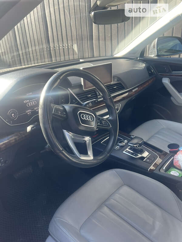 Внедорожник / Кроссовер Audi Q5 2017 в Тячеве фото 5 Внедорожник / Кроссовер Audi Q5 2017 в Тячеве