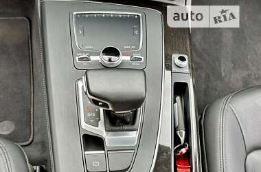 Позашляховик / Кросовер Audi Q5 2020 в 