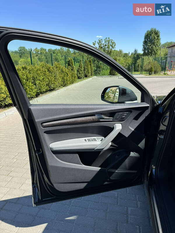 Внедорожник / Кроссовер Audi Q5 2017 в Ровно