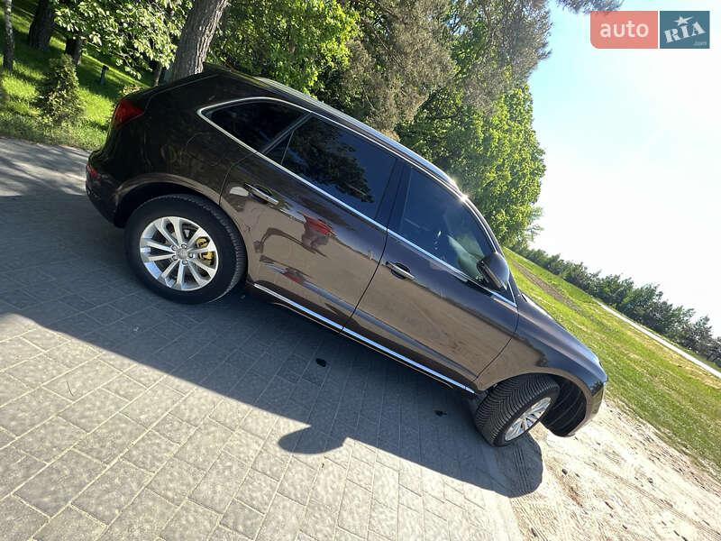 Внедорожник / Кроссовер Audi Q5 2015 в Владимире