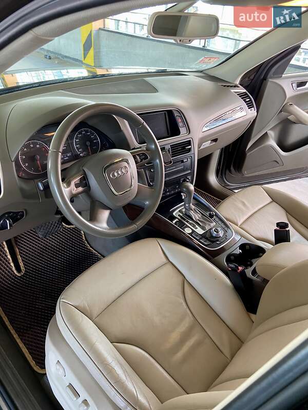 Внедорожник / Кроссовер Audi Q5 2011 в Луцке