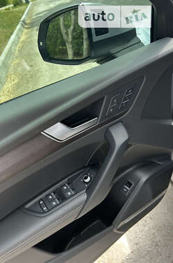 Внедорожник / Кроссовер Audi Q5 2022 в 