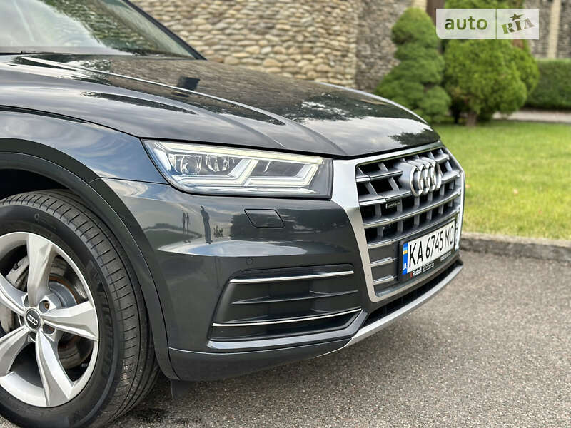 Позашляховик / Кросовер Audi Q5 2020 в Києві