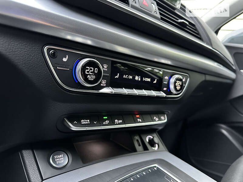 Позашляховик / Кросовер Audi Q5 2020 в Києві