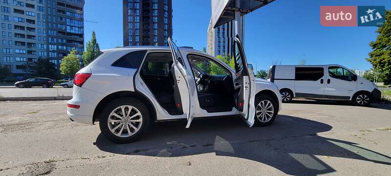 Позашляховик / Кросовер Audi Q5 2015 в Києві