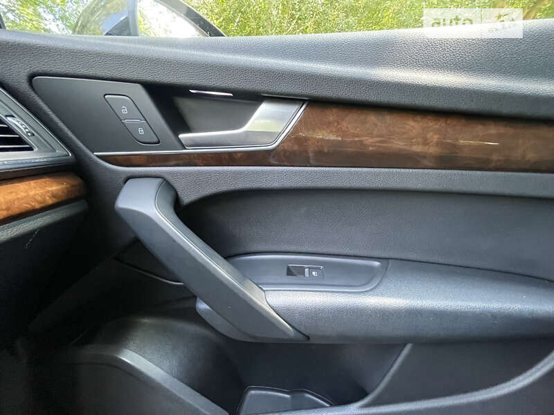 Внедорожник / Кроссовер Audi Q5 2017 в Луцке