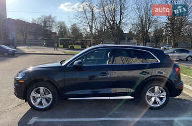 Внедорожник / Кроссовер Audi Q5 2017 в 