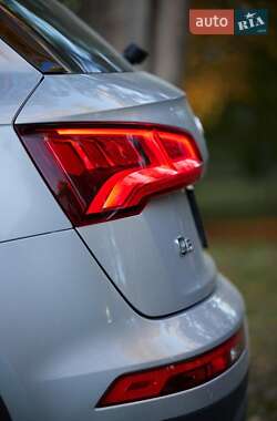 Внедорожник / Кроссовер Audi Q5 2018 в 
