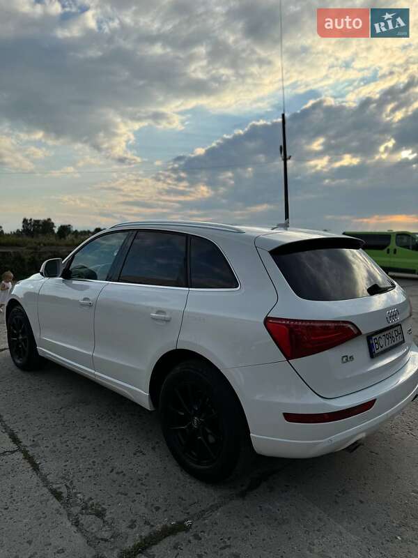 Внедорожник / Кроссовер Audi Q5 2011 в Городке