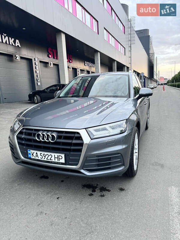 Позашляховик / Кросовер Audi Q5 2020 в Києві