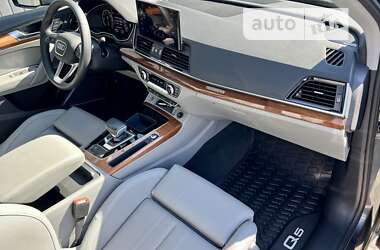 Позашляховик / Кросовер Audi Q5 2022 в 