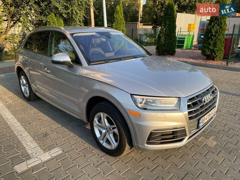 Внедорожник / Кроссовер Audi Q5 2018 в 