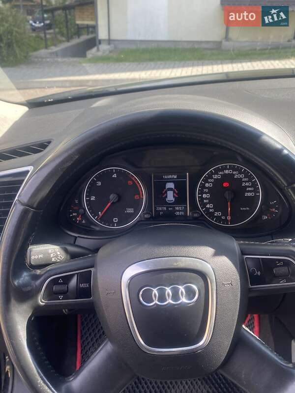 Внедорожник / Кроссовер Audi Q5 2010 в Новояворовске
