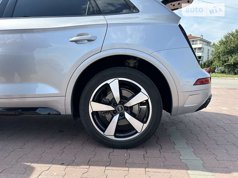Внедорожник / Кроссовер Audi Q5 2021 в Киеве