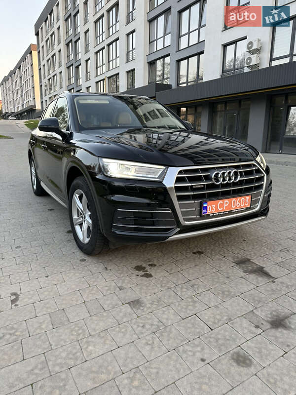 Внедорожник / Кроссовер Audi Q5 2017 в 