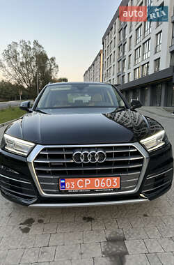 Внедорожник / Кроссовер Audi Q5 2017 в 