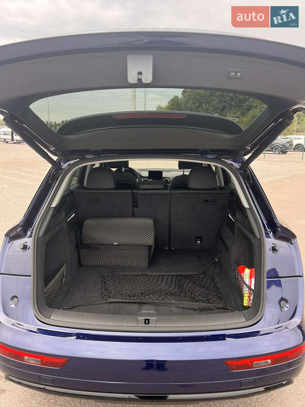 Позашляховик / Кросовер Audi Q5 2018 в Львові