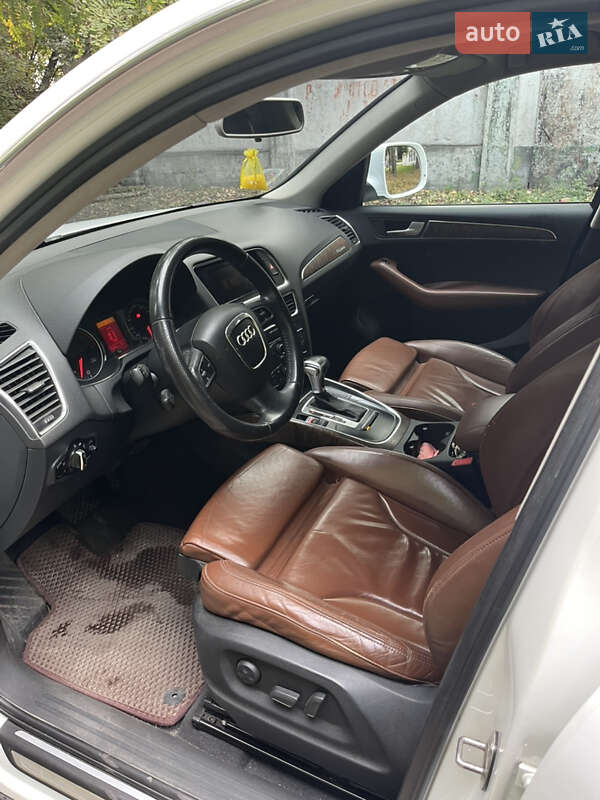 Позашляховик / Кросовер Audi Q5 2009 в Кам'янському