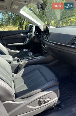 Внедорожник / Кроссовер Audi Q5 2021 в 