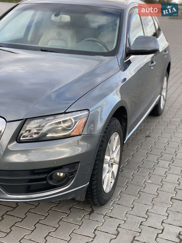 Внедорожник / Кроссовер Audi Q5 2011 в Черновцах
