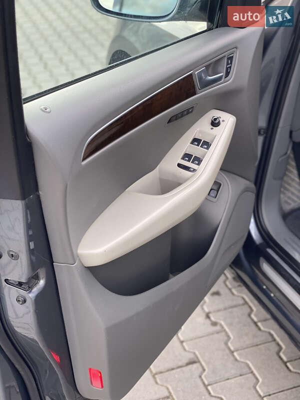 Внедорожник / Кроссовер Audi Q5 2011 в Черновцах