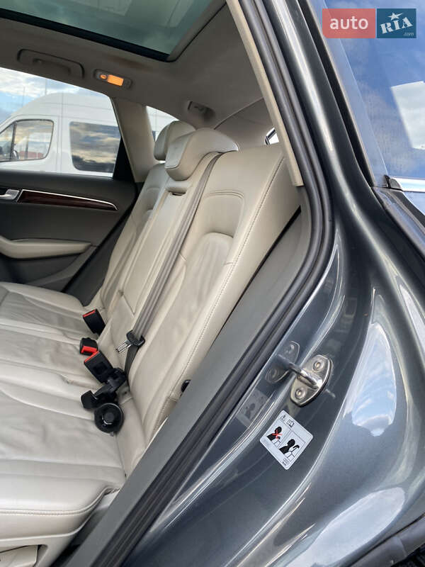 Внедорожник / Кроссовер Audi Q5 2011 в Черновцах