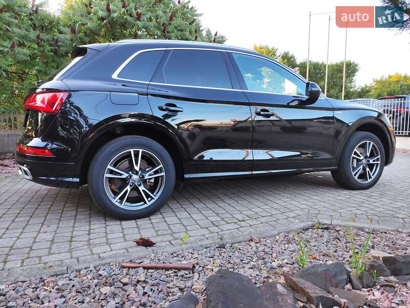 Внедорожник / Кроссовер Audi Q5 2020 в Нововолынске