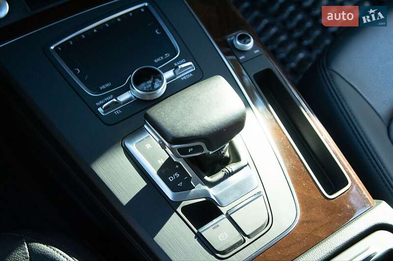 Внедорожник / Кроссовер Audi Q5 2018 в Ужгороде