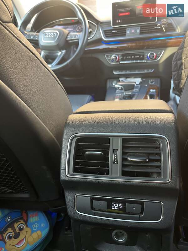 Позашляховик / Кросовер Audi Q5 2017 в Львові