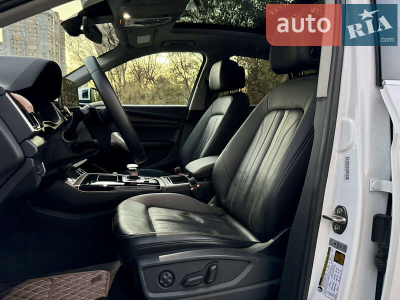 Внедорожник / Кроссовер Audi Q5 2021 в Киеве