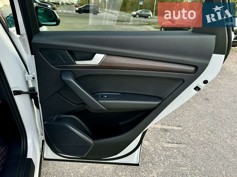 Внедорожник / Кроссовер Audi Q5 2021 в Киеве