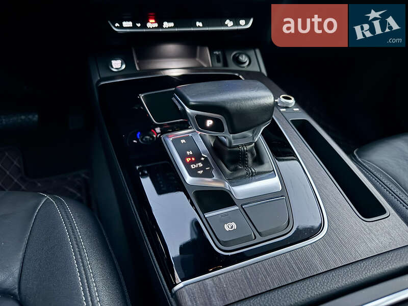 Внедорожник / Кроссовер Audi Q5 2021 в Киеве