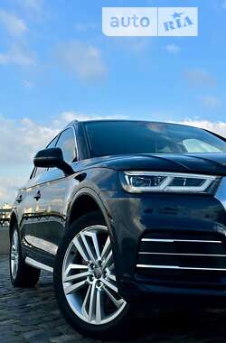 Внедорожник / Кроссовер Audi Q5 2018 в 