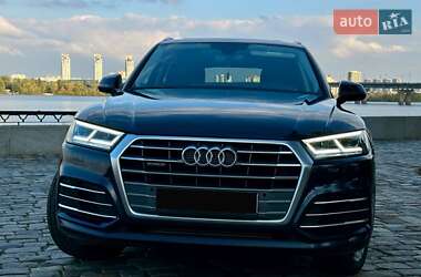 Внедорожник / Кроссовер Audi Q5 2018 в 