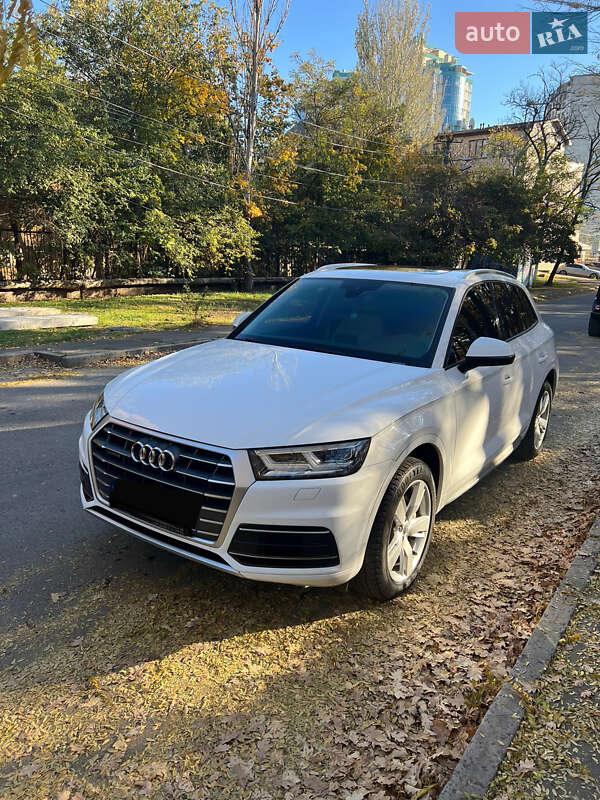 Внедорожник / Кроссовер Audi Q5 2017 в 