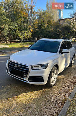 Внедорожник / Кроссовер Audi Q5 2017 в 