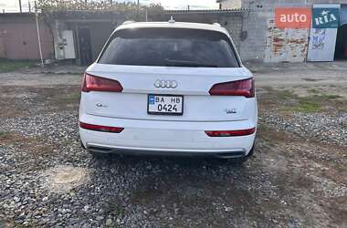 Внедорожник / Кроссовер Audi Q5 2018 в 