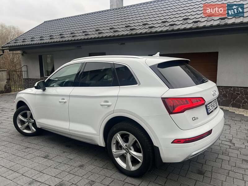 Внедорожник / Кроссовер Audi Q5 2019 в Сокале