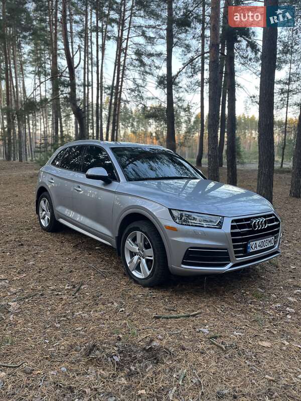 Внедорожник / Кроссовер Audi Q5 2018 в 
