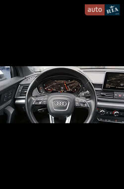 Внедорожник / Кроссовер Audi Q5 2017 в 