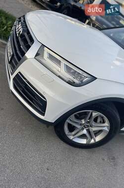 Внедорожник / Кроссовер Audi Q5 2017 в 