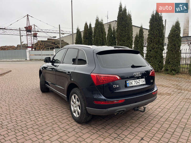 Внедорожник / Кроссовер Audi Q5 2010 в Ровно